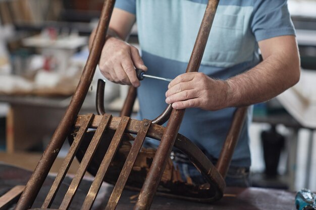 cannage de chaise à Tournai